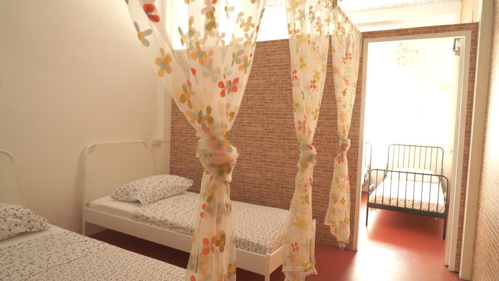 Tiger Lily Hostel بانكوك الغرفة الصورة
