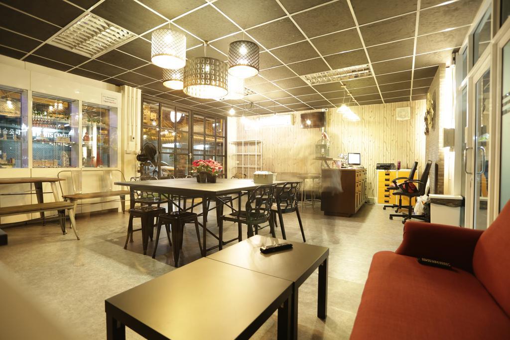 Tiger Lily Hostel بانكوك المظهر الخارجي الصورة